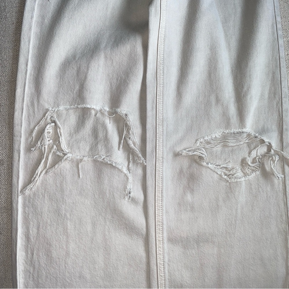 PacSun Greige 90’s Boyfriend Jeans With Distressed Knees - Picture 6 of 9